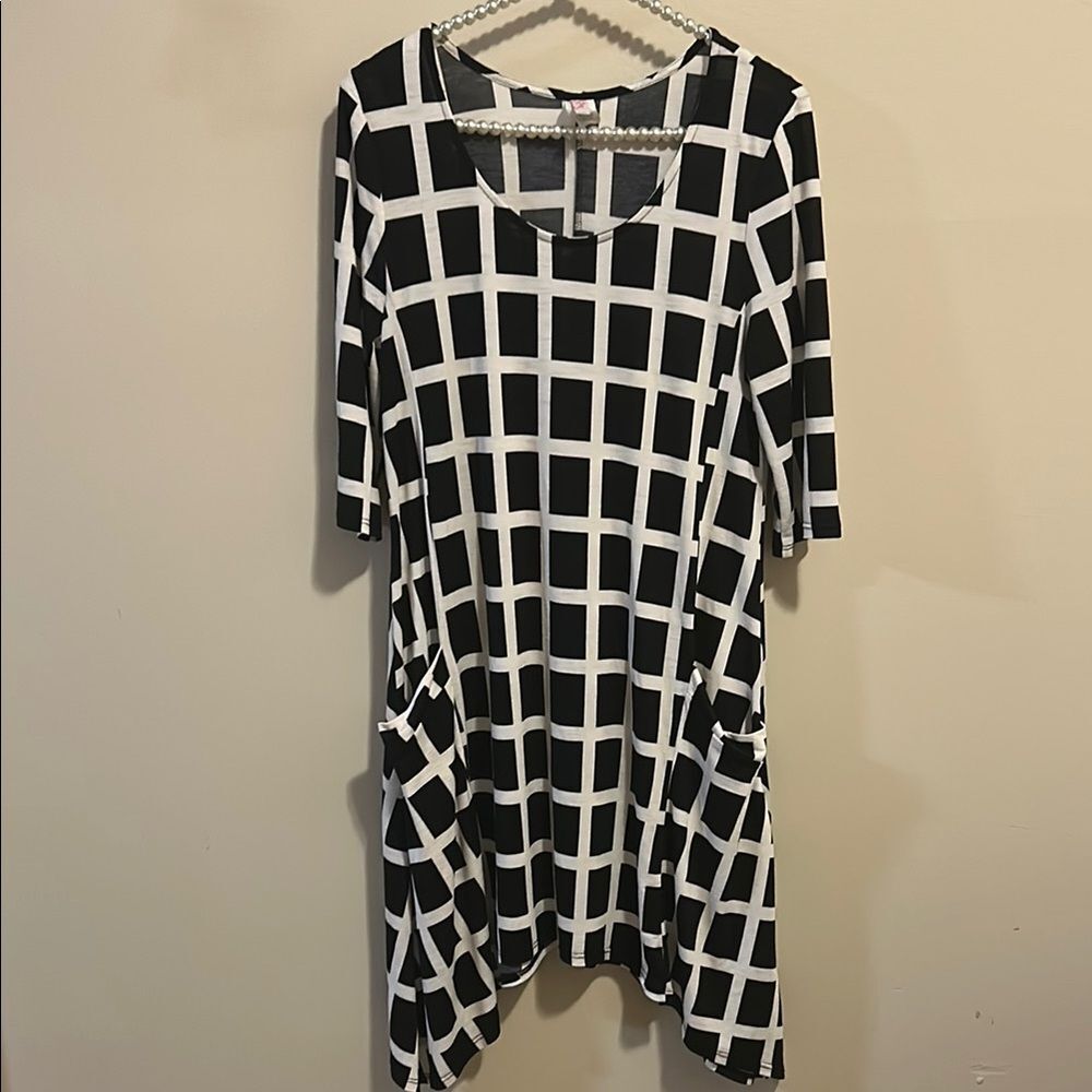 True Light Checkered Dress M Black White Plaid Pockets Scoop Neck 3/4 Sleeve